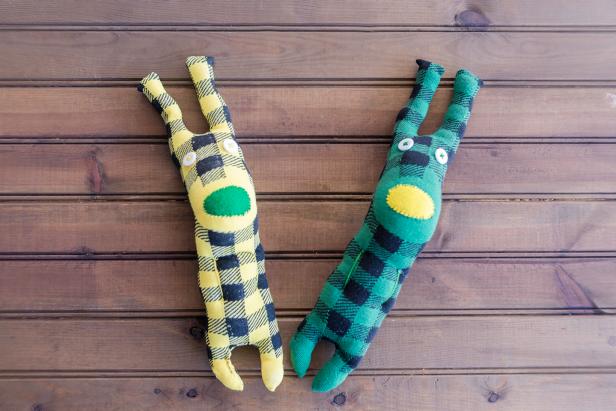 How to Make Easy-Sew Sock Plushies